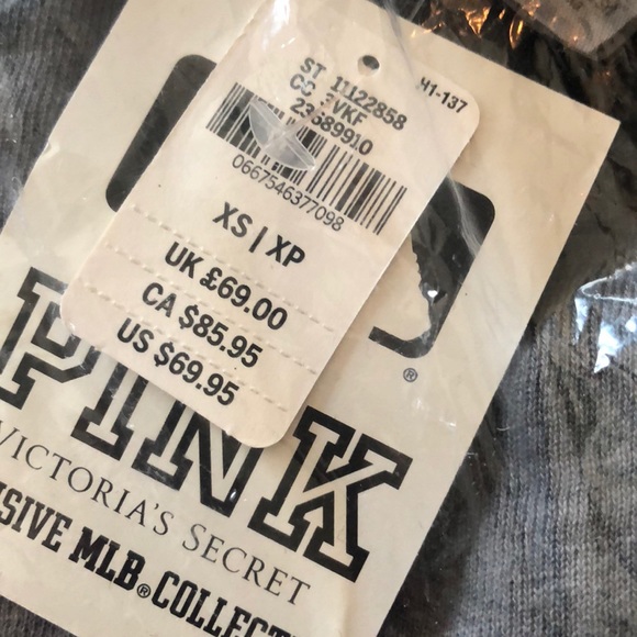 ❌SOLD❌ VS PINK - MLB - Yankees Cold Shoulder - Picture 5 of 5